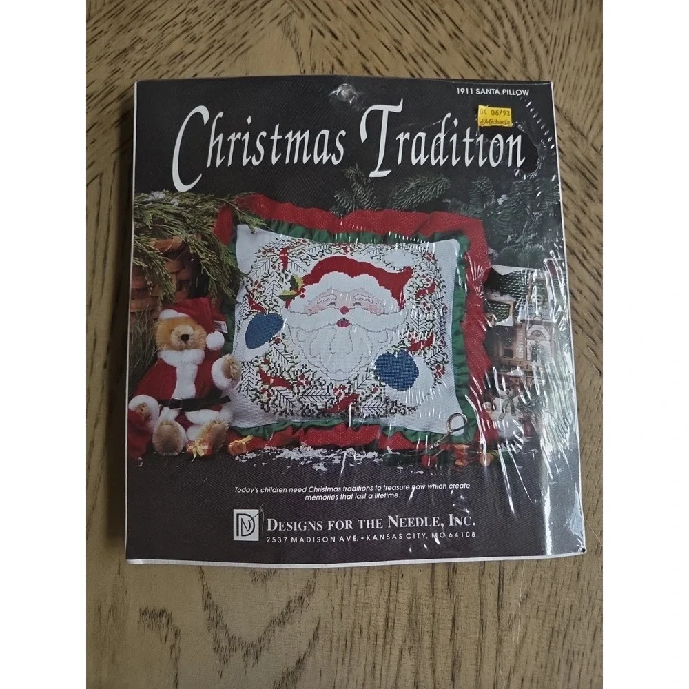 Vintage Crossstitch Christmas Tradition Pillow Cross Stitch Kit Santa 1911